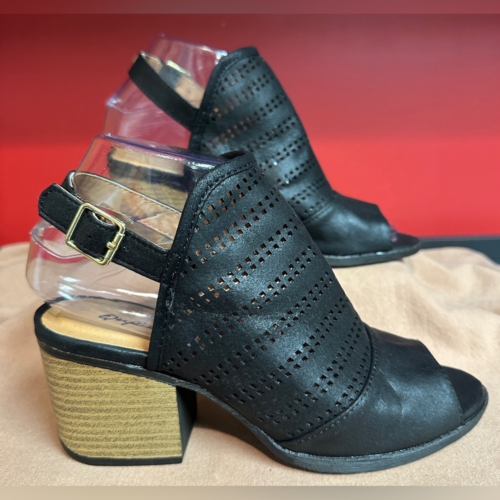 Qupid Black Faux Leather Slingback Chunky Peep Toe Booties 3” Heels Women’s Sz 6